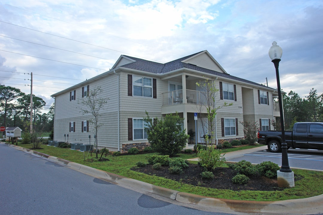 Creet's Crossing in Navarre, FL - Building Photo