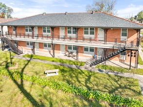 3420 Jackson Blvd, Unit Apt. E in Chalmette, LA - Foto de edificio - Building Photo