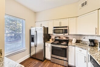 215 North Avenue NE in Atlanta, GA - Building Photo - Building Photo
