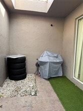 7420 S Aragon Blvd in Sunrise, FL - Building Photo - Building Photo