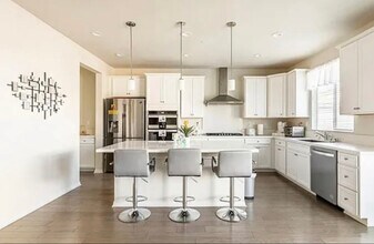 7818 Poppy Ln in Fontana, CA - Foto de edificio - Building Photo