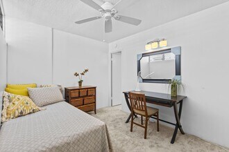 2421 Ala Wai Blvd in Honolulu, HI - Building Photo - Building Photo