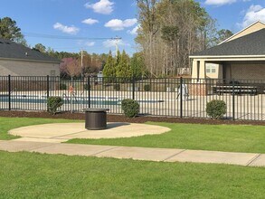 1102 Dartmouth Dr in Mebane, NC - Building Photo - Building Photo