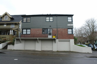 Dixie Jeanne Condominiums in Portland, OR - Building Photo - Building Photo