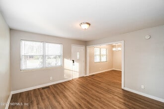 6418 Ballejo Ct N in Jacksonville, FL - Building Photo - Building Photo