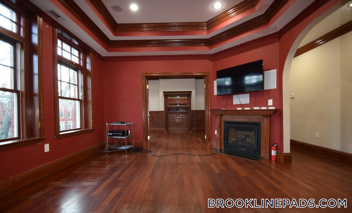 9 Strathmore Rd in Brookline, MA - Building Photo