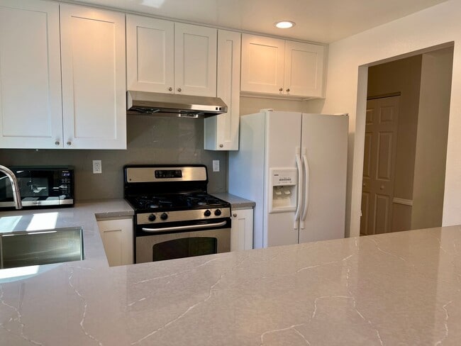 2169 De Anza Blvd in San Mateo, CA - Building Photo - Building Photo