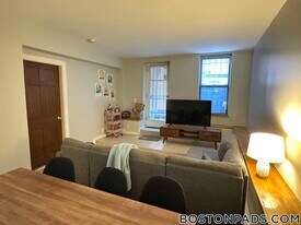 28 Symphony Rd in Boston, MA - Building Photo