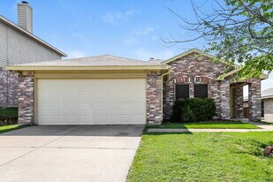 5112 Royal Burgess Dr in Fort Worth, TX - Building Photo