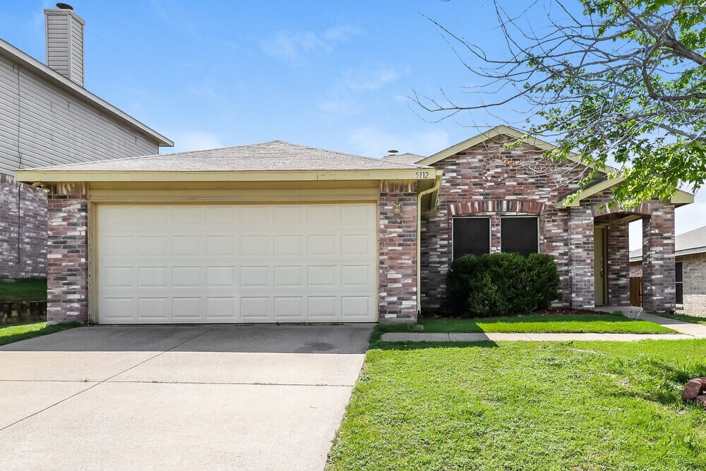 5112 Royal Burgess Dr in Fort Worth, TX - Building Photo