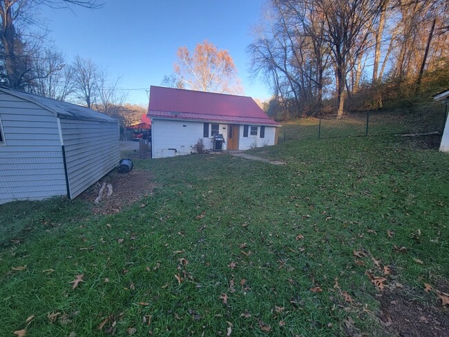 5234 Old Clyde Rd in Clyde, NC - Building Photo - Building Photo