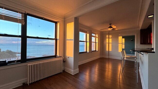 1205 W Sherwin Ave in Chicago, IL - Building Photo - Building Photo