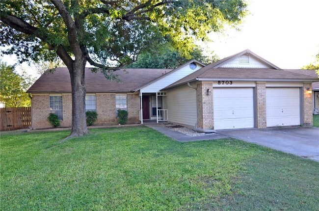 8703 Pineridge Dr-Unit -1 in Austin, TX - Building Photo - Building Photo
