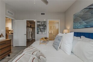 9920 Portofino Vineyards Dr in Ft. Myers, FL - Building Photo