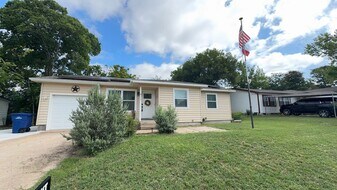 911 Leonhard St in Copperas Cove, TX - Building Photo