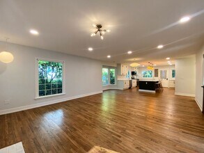 8866 Edgewater Dr SW in Lakewood, WA - Building Photo - Building Photo