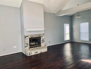 731 Valley Spring Dr in Arlington, TX - Building Photo - Building Photo