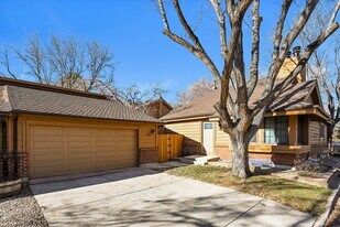 65 S Eagle Cir in Aurora, CO - Building Photo