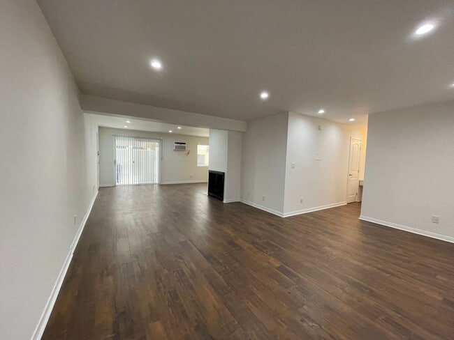12610-12626 Mitchell Ave in Los Angeles, CA - Foto de edificio - Building Photo