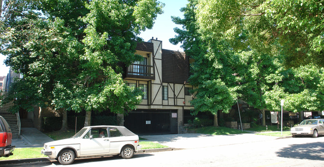 15050 Moorpark in Sherman Oaks, CA - Foto de edificio - Building Photo