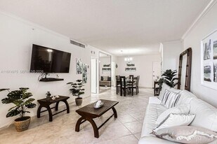 2501 S Ocean Dr in Hollywood, FL - Building Photo