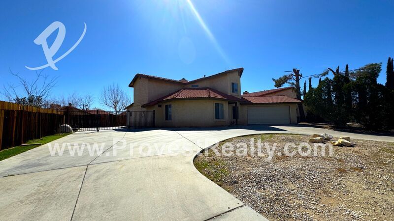 14449 Linden St in Hesperia, CA - Building Photo