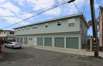 1702 S Pacific St in Oceanside, CA - Foto de edificio - Building Photo