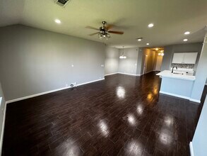 1510 Shady Shores Dr in Glenn Heights, TX - Foto de edificio - Building Photo