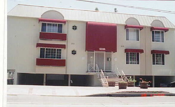 Kester Courtyard Apartments in Van Nuys, CA - Building Photo - Building Photo