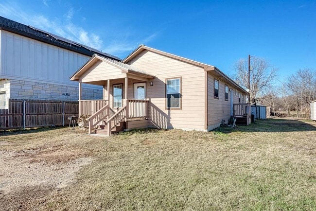 107 W Brenham St in Manor, TX - Building Photo - Building Photo