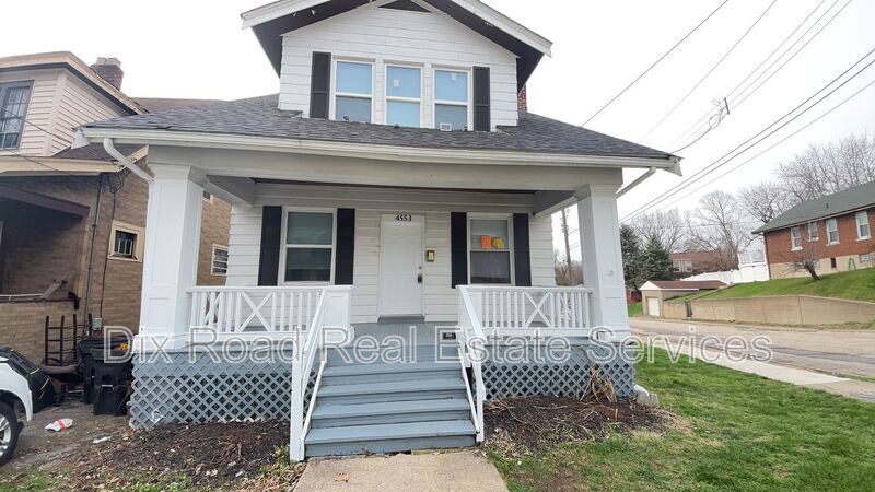 4553 Midland Ave in Cincinnati, OH - Building Photo