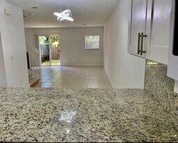 2314 Johnson St in Hollywood, FL - Building Photo