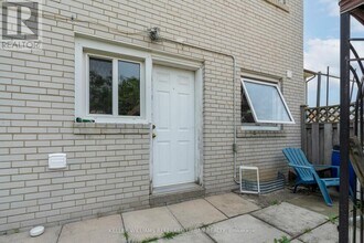 192 Giltspur Dr in Toronto, ON - Building Photo - Building Photo