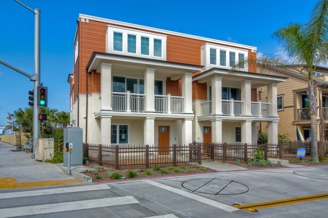 808 Santa Barbara Pl in San Diego, CA - Building Photo - Building Photo