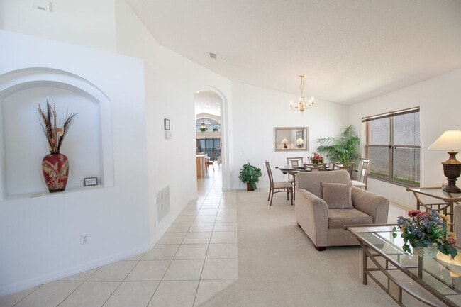 1255 Seasons Blvd-Unit -ID1248300P in Kissimmee, FL - Foto de edificio - Building Photo