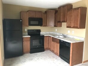 26 Sarpy Rd in Belleville, IL - Building Photo - Building Photo