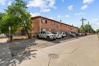 Montview Apartments in Aurora, CO - Building Photo - Primary Photo