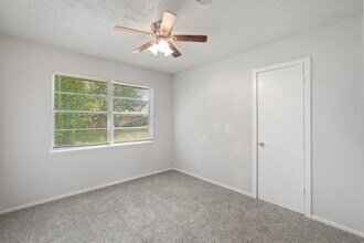 2206 Hickory Ln in Pasadena, TX - Building Photo - Building Photo