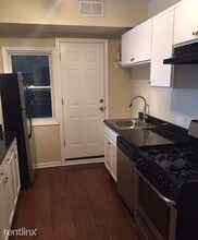 3240 N Clark St in Chicago, IL - Building Photo - Building Photo