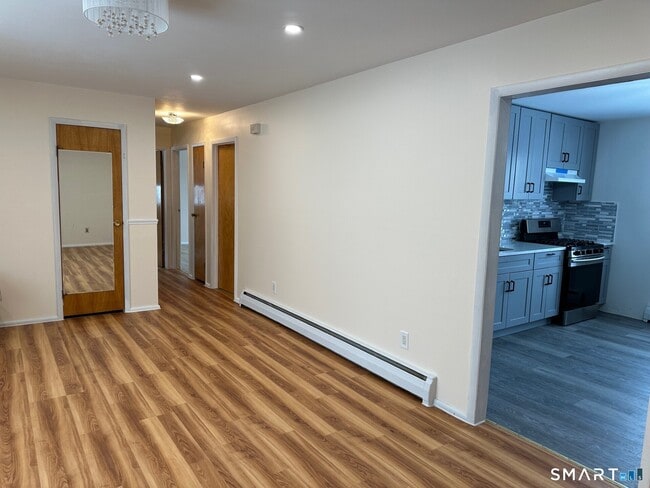 287 East St in Bristol, CT - Building Photo - Building Photo