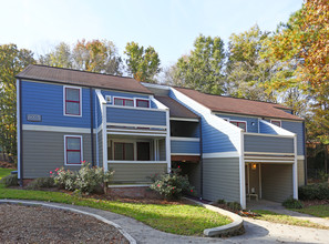 Meadow Oaks in Charlotte, NC - Building Photo - Primary Photo