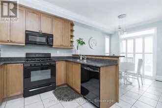 3717 Brinwood Gate in Mississauga, ON - Building Photo - Building Photo