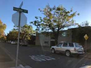 Kimberly Court Apartments in Santa Rosa, CA - Building Photo - Building Photo