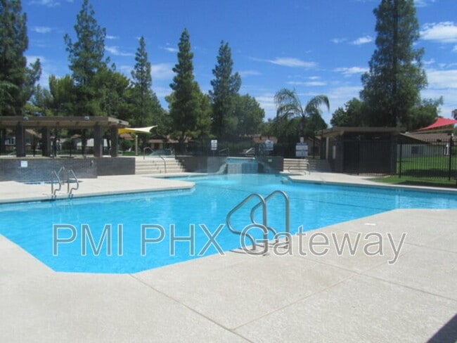 property at 5135 E Evergreen St