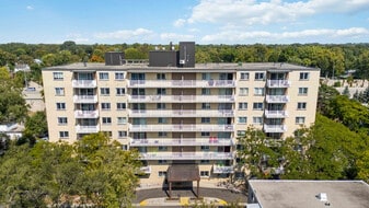 Marquis West at Trillium Park in Sarnia, ON - Building Photo