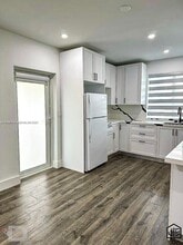 2100 SW 100th Ave in Miami, FL - Building Photo - Building Photo