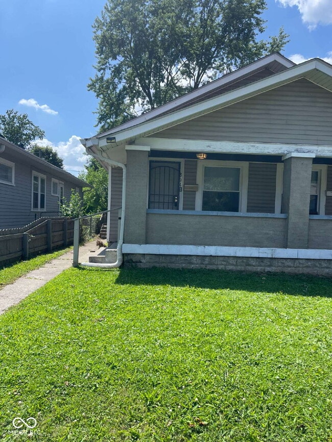 property at 894 N Gladstone Ave