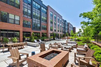 Delwyn in Bala Cynwyd, PA - Foto de edificio - Building Photo