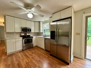 58 Trailwood Dr in Guilford, CT - Building Photo - Building Photo