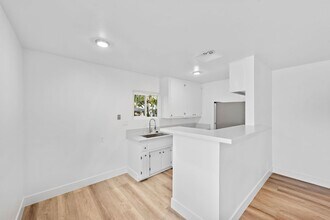 105 Avenida Rosa in San Clemente, CA - Building Photo - Building Photo